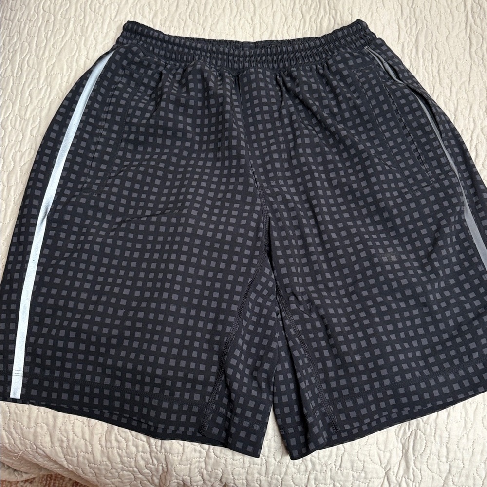 Lulu lemon - Black and Gray Checkered Shorts